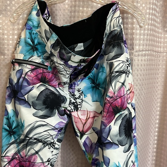 Size 8 OBERMEYER Women's Malta Ski Pant - Picture 7 of 11